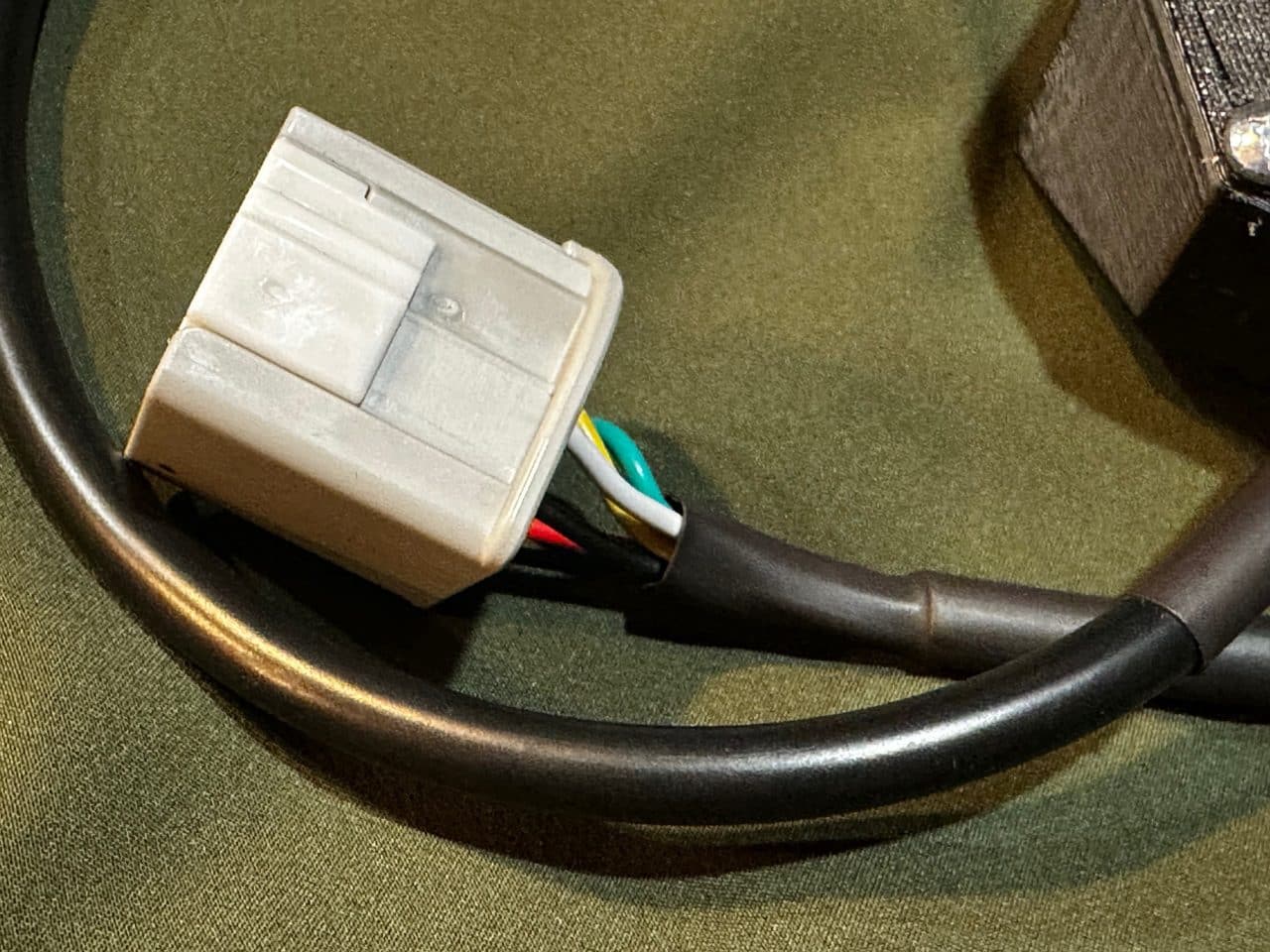 Idle On! Idle timer shutdown bypass device for Ford Super Duty (Plugn